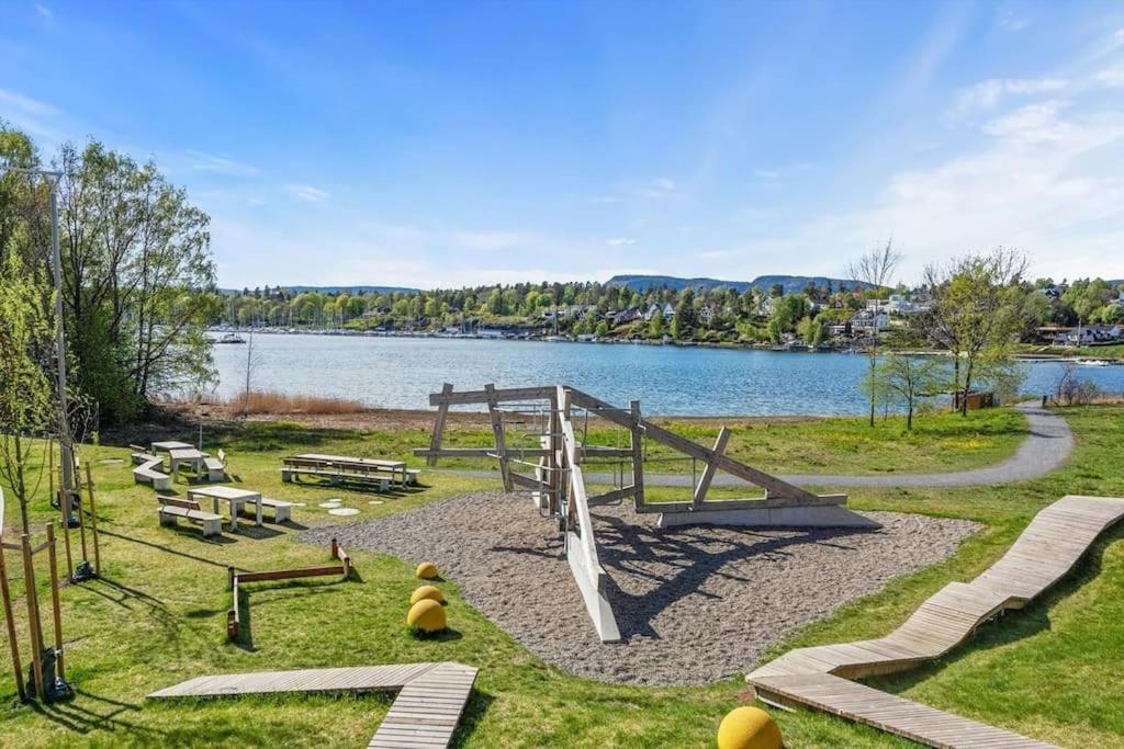 Scandpoint Apartment Fornebu Near Sea Front With Outdoor Walk! Stabekk Exterior photo
